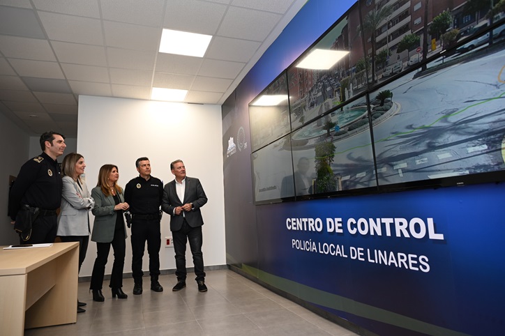 Imagen de La Policía Local pone en marcha el nuevo Centro de Control de Tráfico