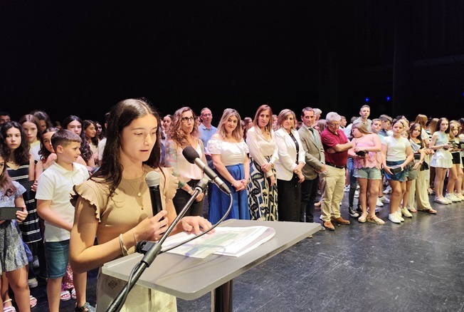 Imagen de El Ayuntamiento de Linares reconoce el esfuerzo y la excelencia académica de un centenar de estudiantes de Primaria