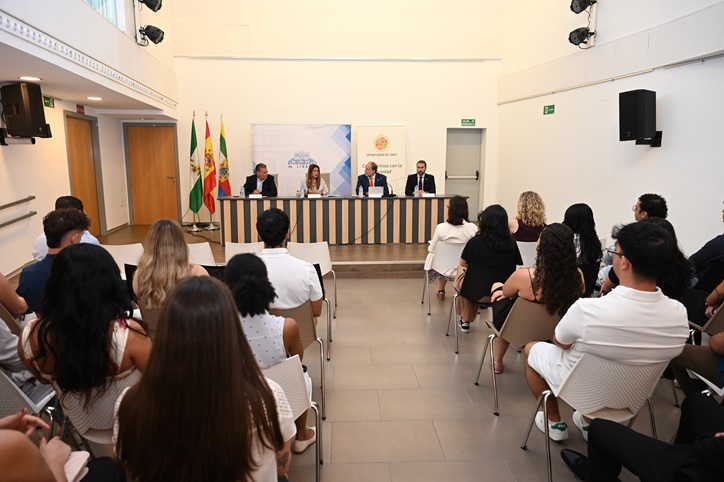 Imagen de El Ayuntamiento y la UJA entregan 40 becas de Atracción del Talento a estudiantes extranjeros del Campus Científico-Tecnológico de Linares