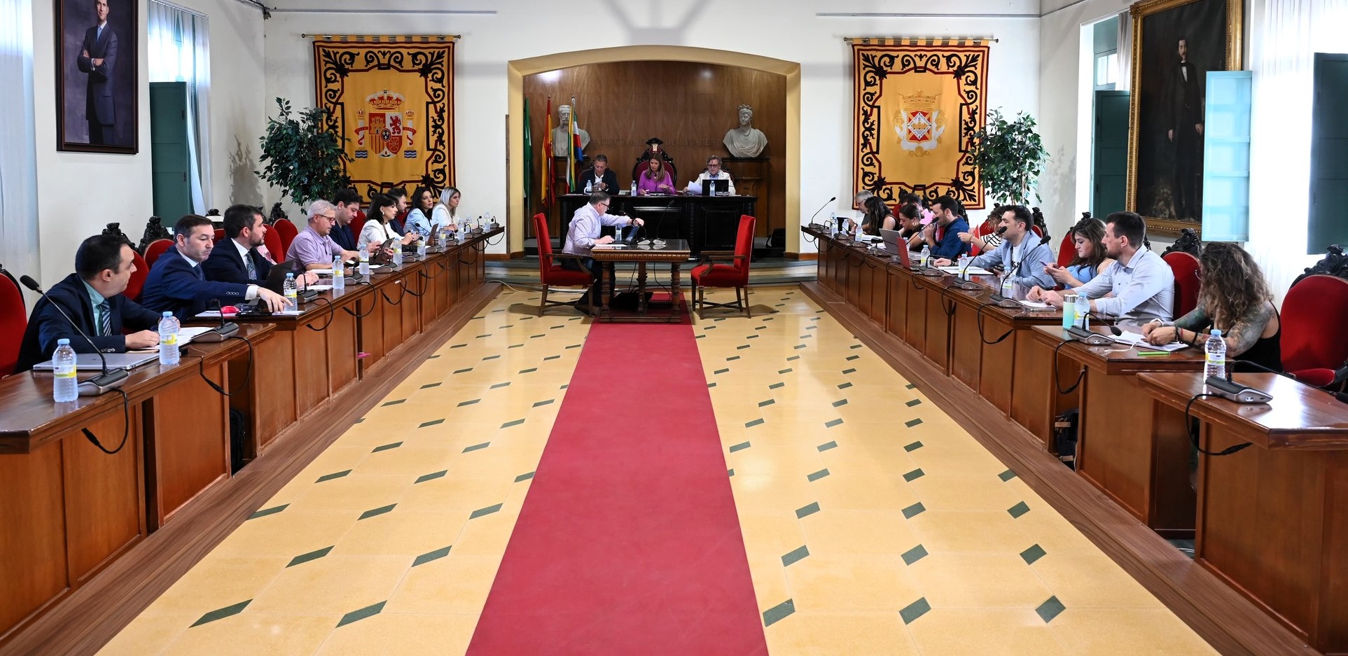 Imagen de El Pleno Municipal de Julio en Linares aprueba nuevas medidas urbanísticas y rinde homenaje a ‘Curro Díaz’