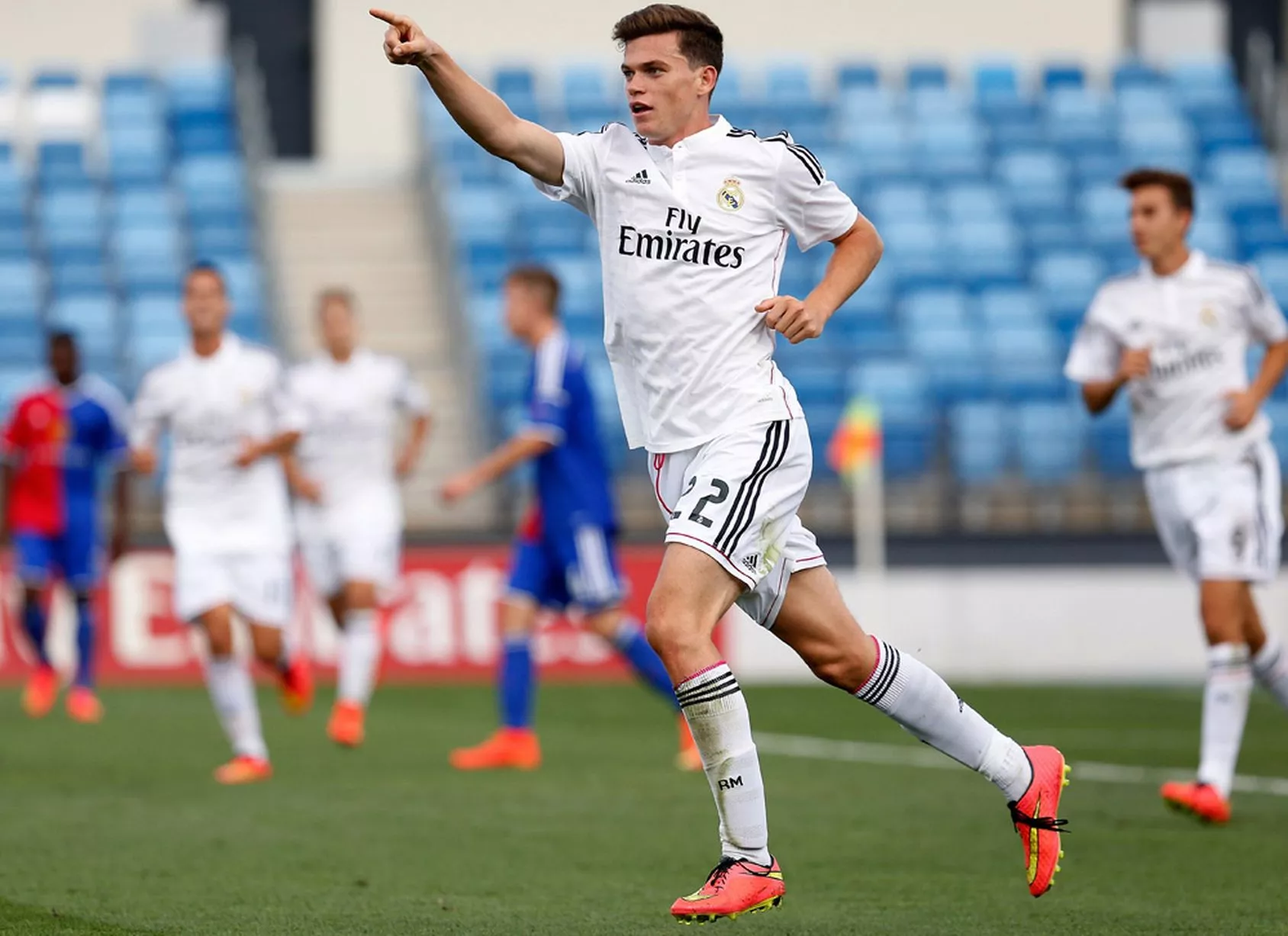 Imagen de El Linares Deportivo refuerza su ataque con Jack Harper, delantero de proyección internacional