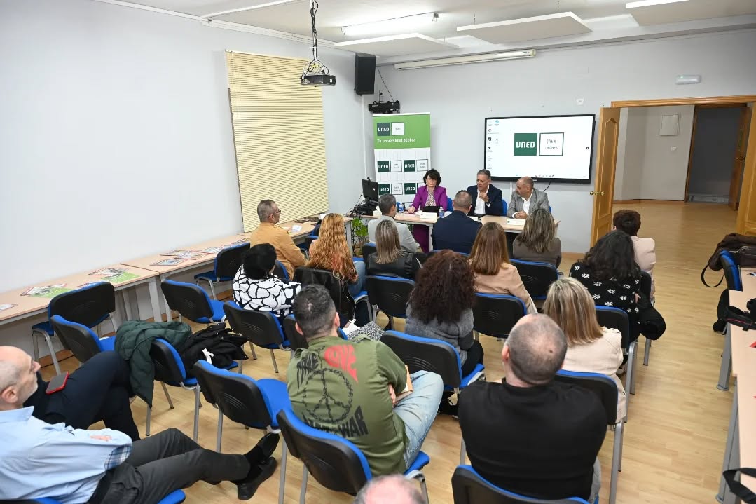 Imagen de La UNED inaugura el curso académico 2025-2026 en su Aula de Extensión de Linares