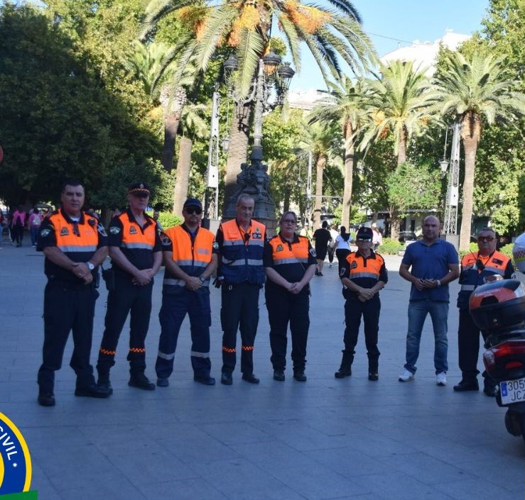 Imagen de Linares concede la Medalla de la Ciudad a la Policia Nacional , Policia Local,Bomberos y a los Voluntarios de Proteccion Civil