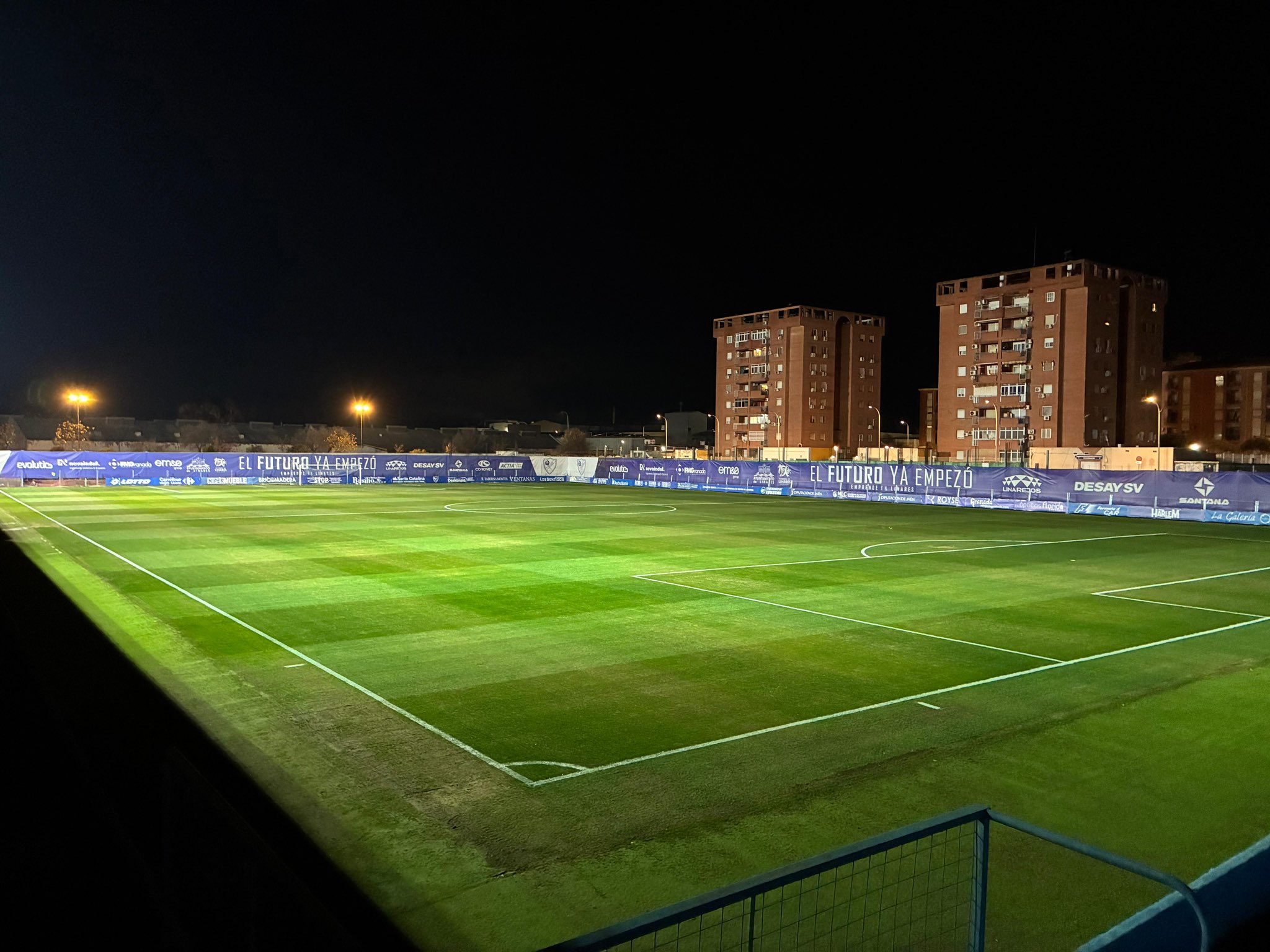 Imagen de El fondo sur del Estadio de Linarejos permanecerá cerrado mañana por motivos técnicos y ante las previsiones meteorológicas adversas.