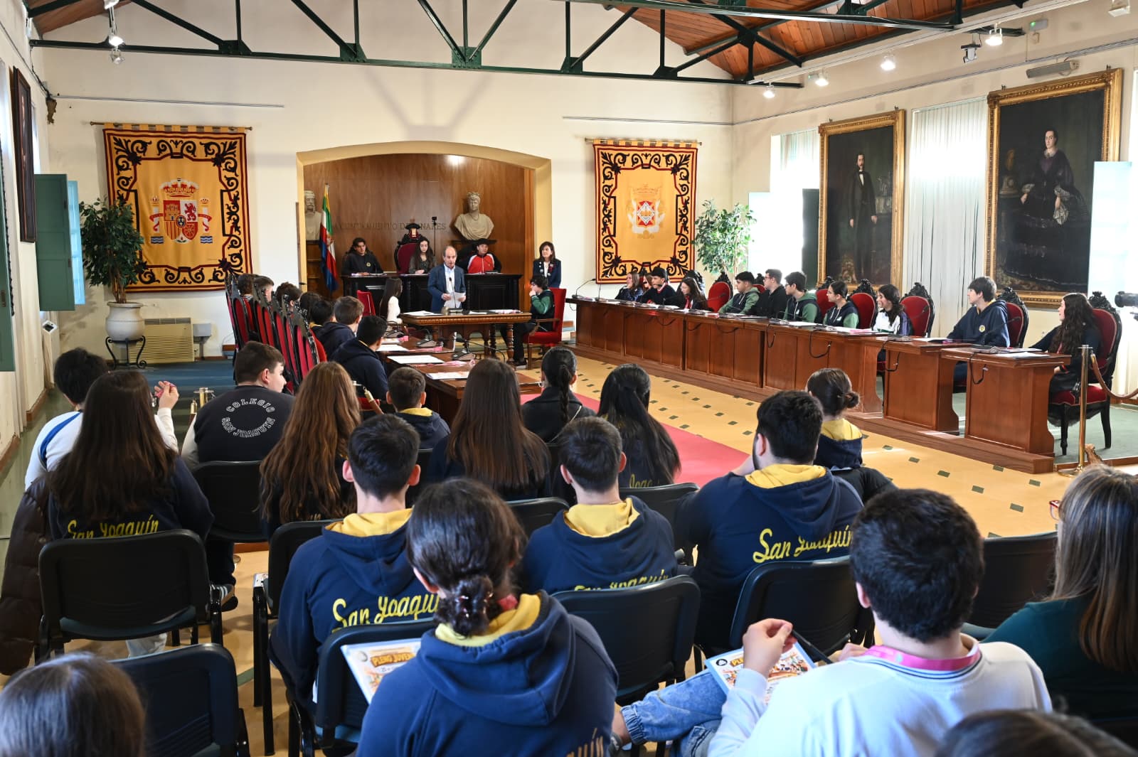 Imagen de Estudiantes de Secundaria de Linares simulan un Pleno municipal para acercarse a la vida democrática