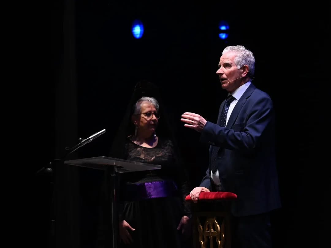 Imagen de El Teatro Cervantes acoge la XVI edición de ‘Viviendo la Semana Santa’ con la participación activa de mayores de Linares