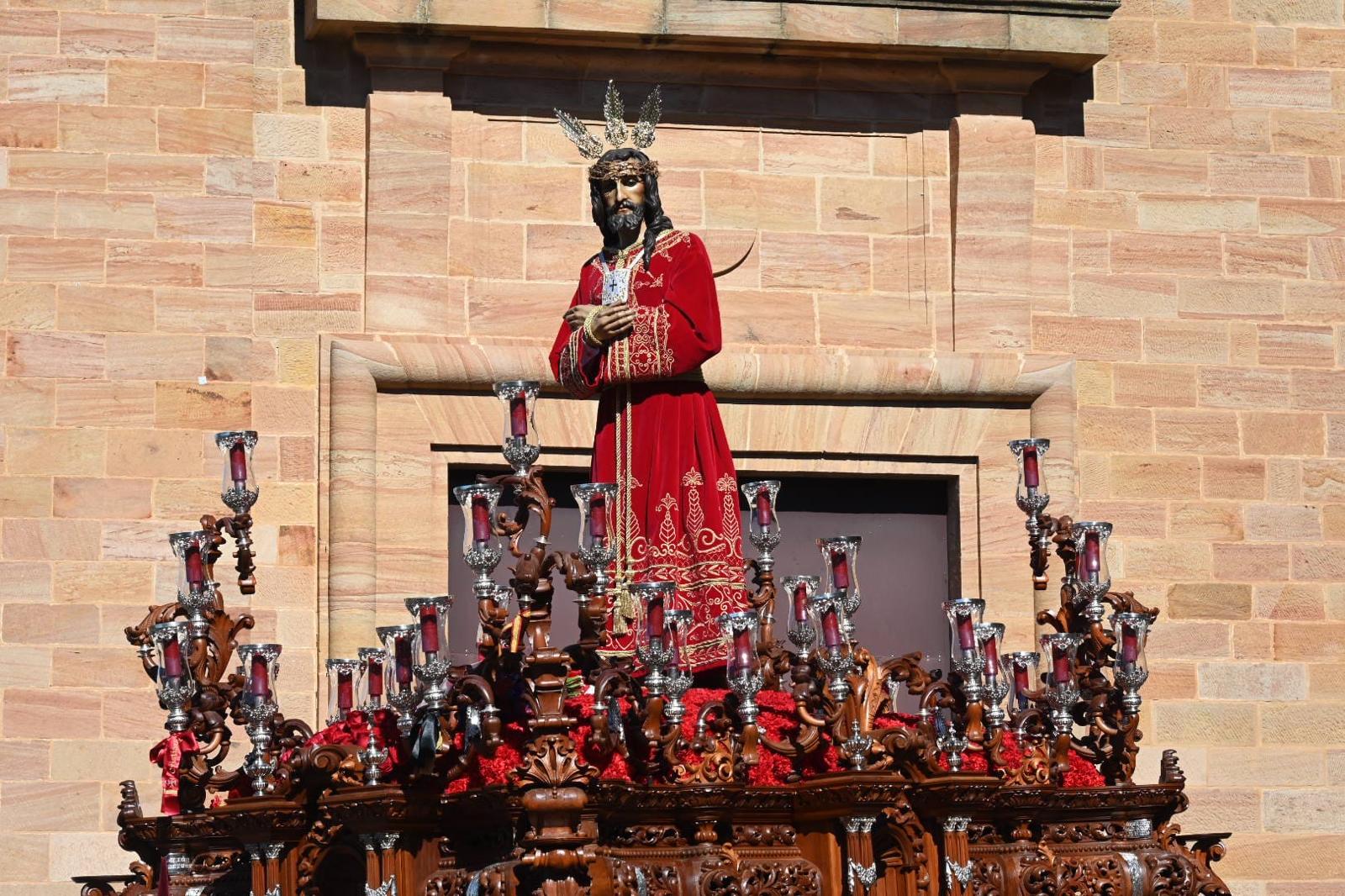 Imagen de La Hermandad del Rescate inaugura un multitudinario Jueves Santo en Linares