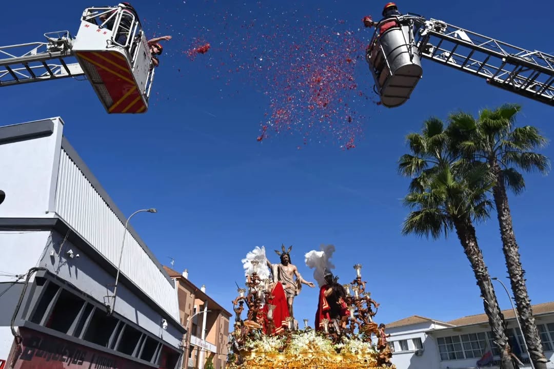 Imagen de Linares cierra su Semana Santa 2026 con un multitudinario y emotivo Domingo de Resurrección