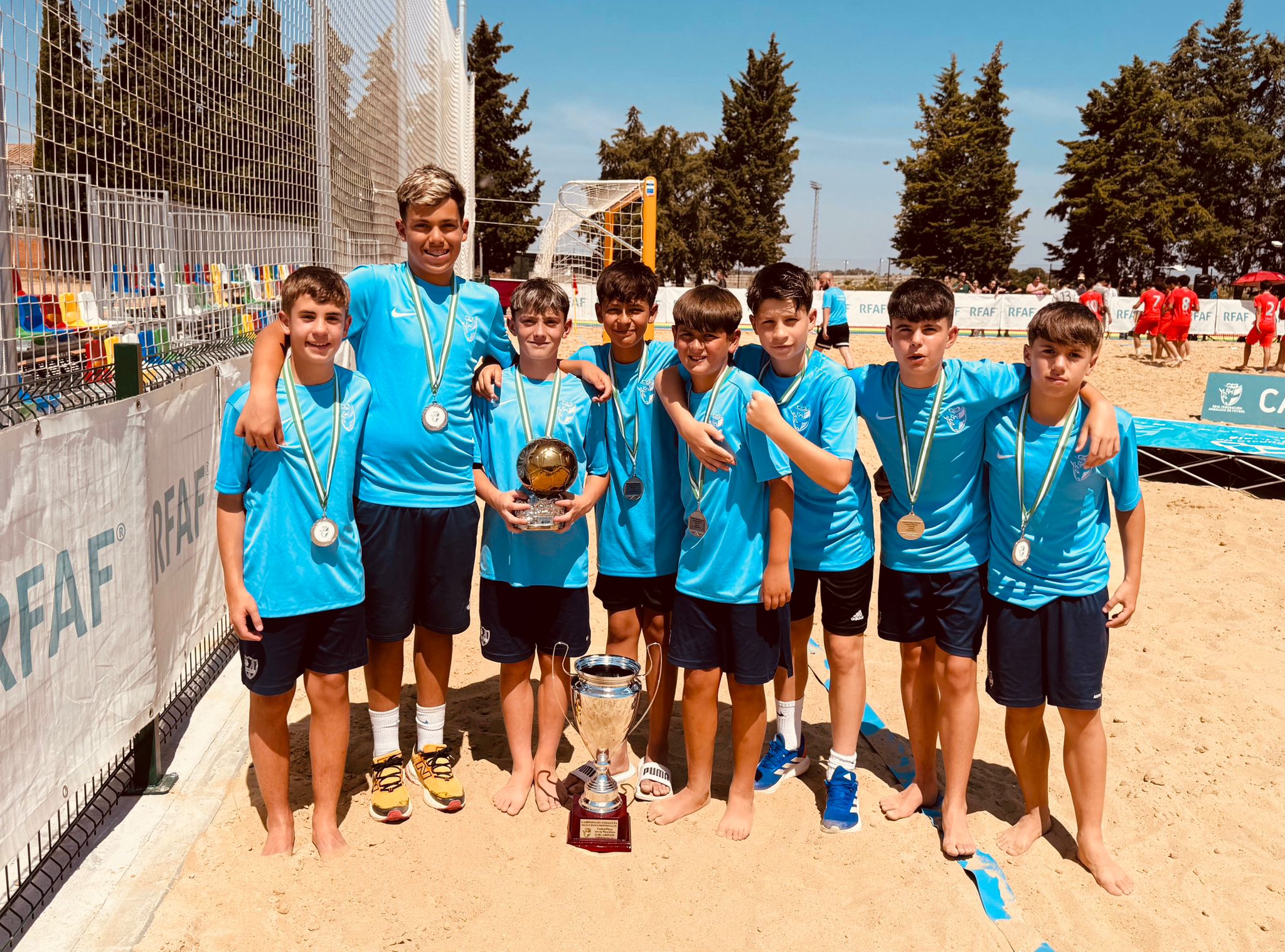 Jaén roza la gloria en Córdoba: ocho jugadores del Linares CF, subcampeones de Andalucía de Fútbol Playa