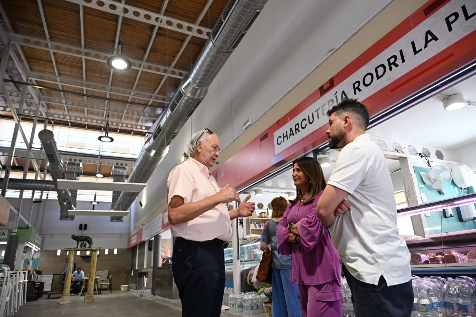 Imagen de El Mercado de Abastos de Linares estrena un nuevo sistema de climatización adiabática para mejorar el confort de comerciantes y usuarios