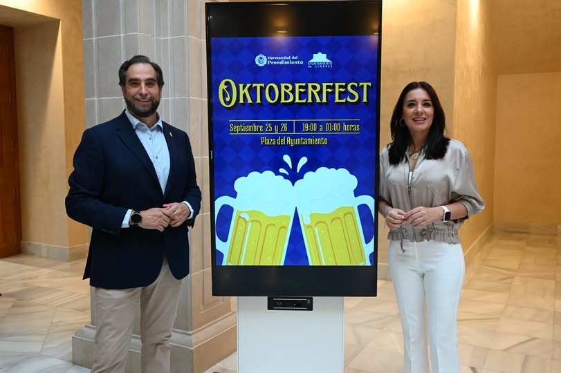 Imagen de La Plaza del Ayuntamiento se transforma en una fiesta alemana con una nueva edición del Oktoberfest